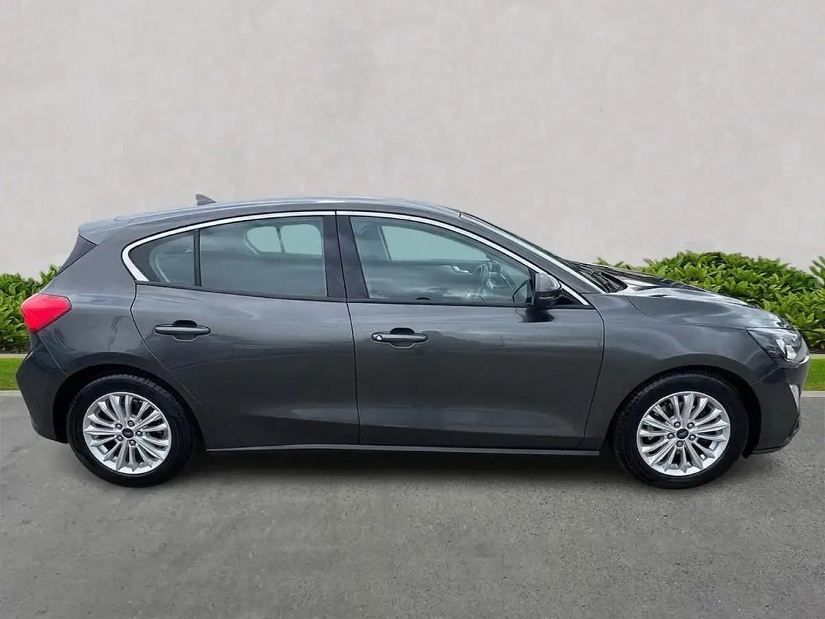 Used Ford Focus Titanium 125 HP (91 kW) 2019 Grey Hatchback