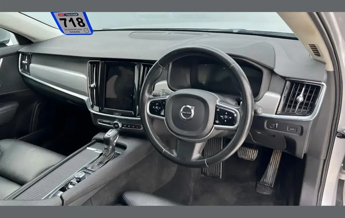 Usado Volvo V90 Momentum 190 HP (139 kW) 2020 Prateado Carrinha