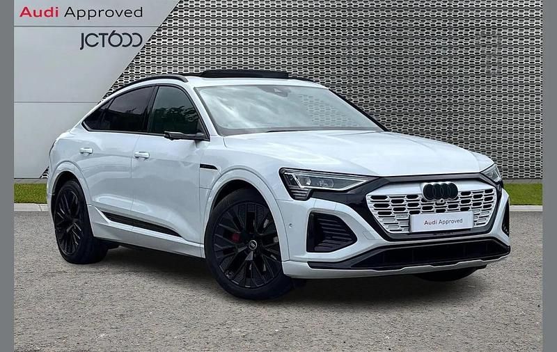White Used 2023 Audi Q8 e-tron Advanced SUV | £48,233 (Expensive) - Image 1/4
