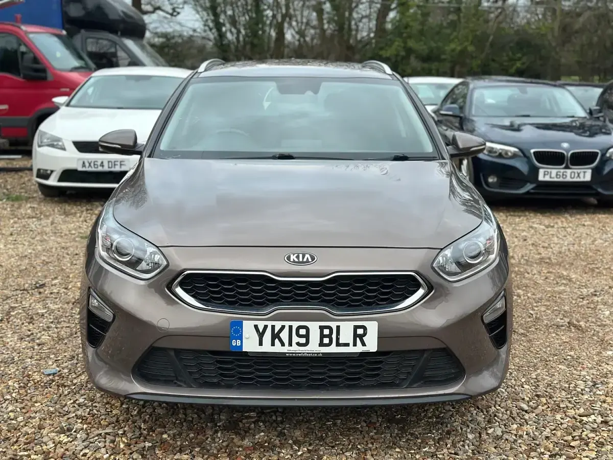 Used Kia Ceed 114 HP (83 kW) 2019 Brown Hatchback