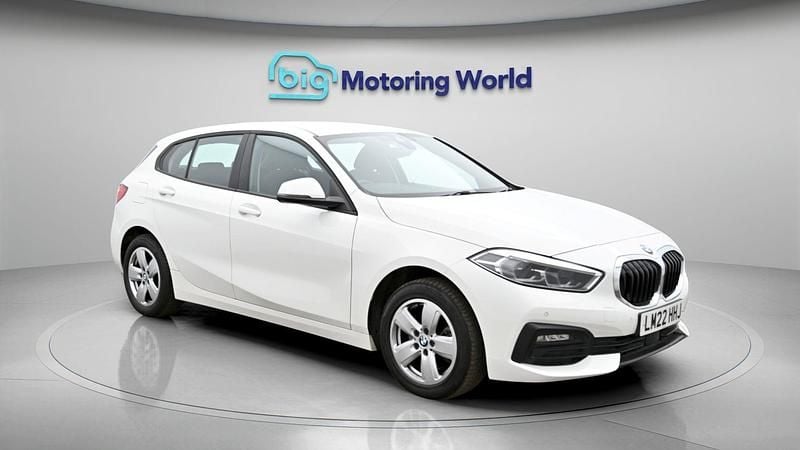 Used BMW 118 136 HP (100 kW) 2022 White Hatchback