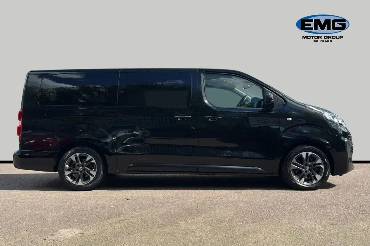 Second-hand Vauxhall Vivaro Ultimate 100 kW (136 CP) 2023 Negru Monovolum
