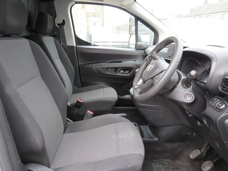 Used Vauxhall Combo Sportive 100 HP (73 kW) 2019 Grey MPV