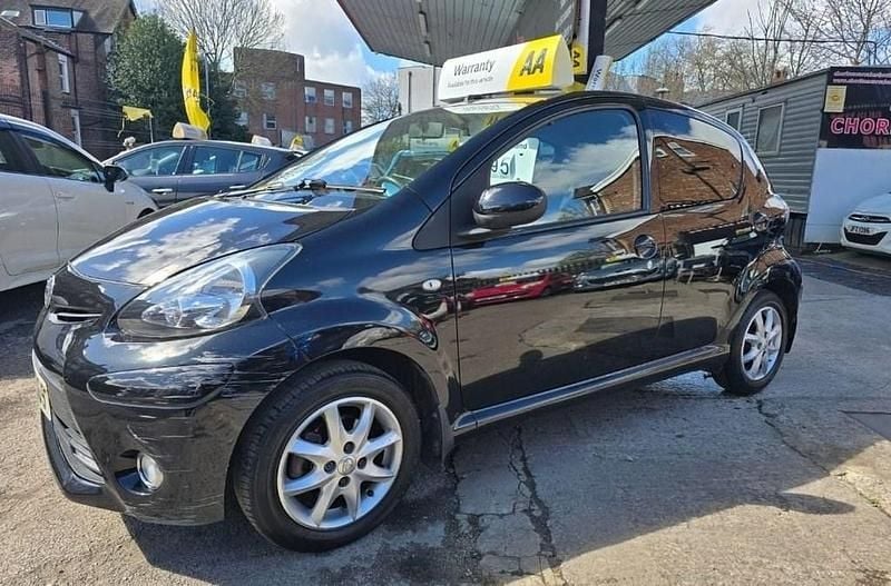 Usado Toyota Aygo 68 HP (50 kW) 2014 Preto Citadino