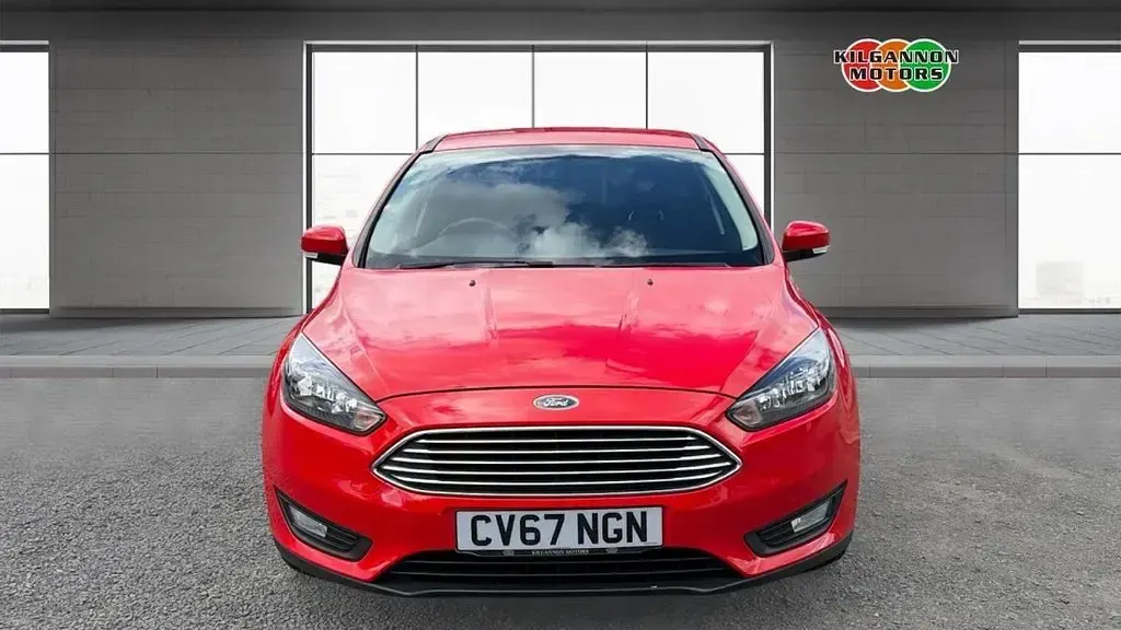 Used Ford Focus Zetec 120 HP (88 kW) 2017 Red Hatchback