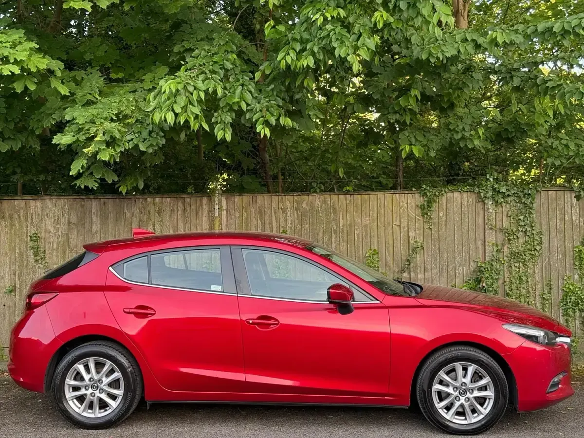 Used Mazda 3 105 HP (77 kW) 2017 Red Hatchback
