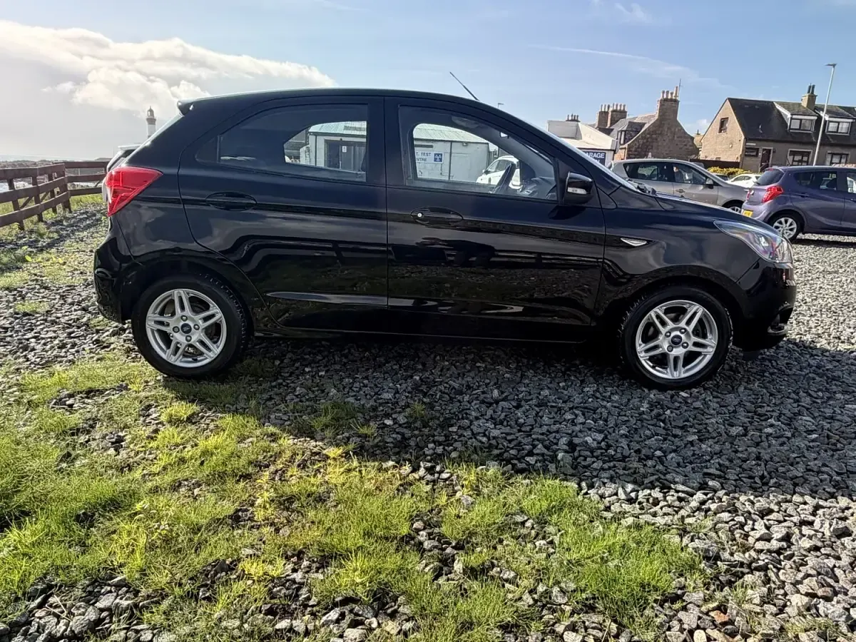 Used Ford Ka Plus Zetec 70 HP (51 kW) 2017 Black Hatchback