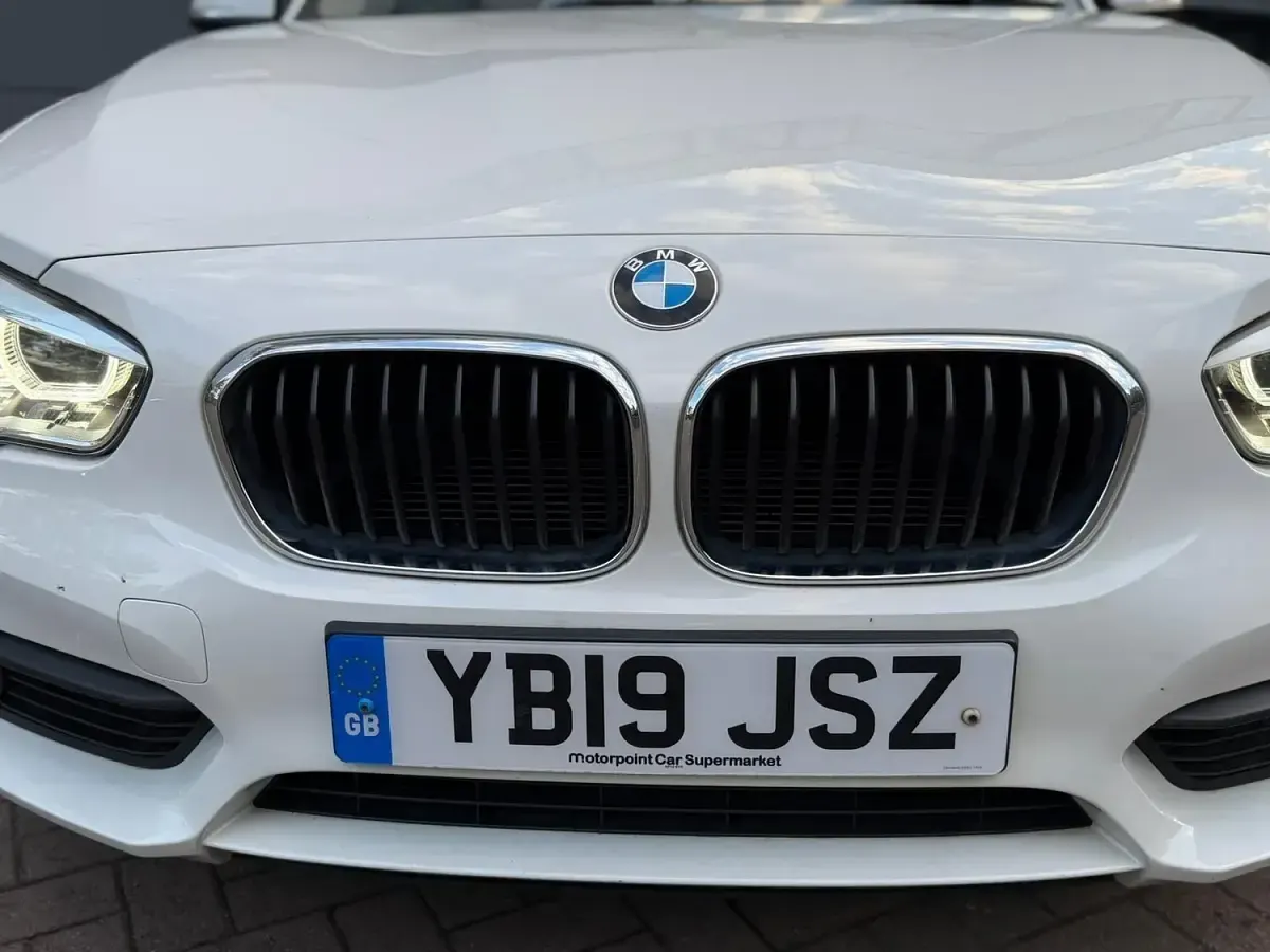 Used BMW 118 2019 White Hatchback
