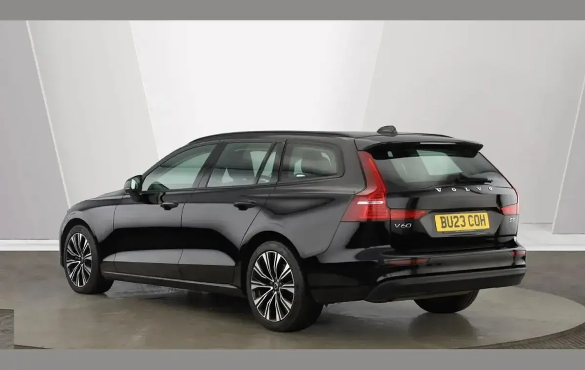 Used Volvo V60 Core 161 HP (118 kW) 2023 Black Estate