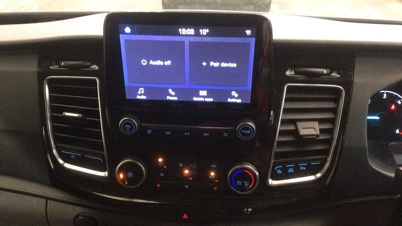 Used Ford Transit Custom Limited 170 HP (125 kW) 2022 White Van