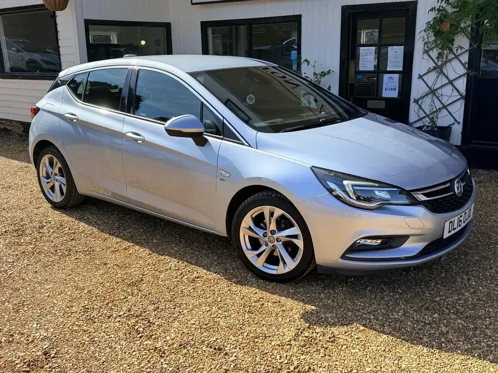 Used Vauxhall Astra SRi 150 HP (110 kW) 2016 Silver Hatchback