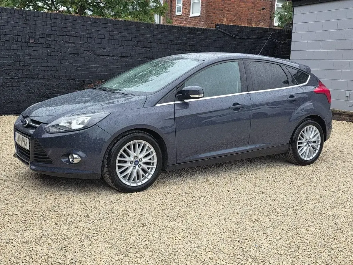 Used Ford Focus Zetec 115 HP (84 kW) 2014 Grey Hatchback