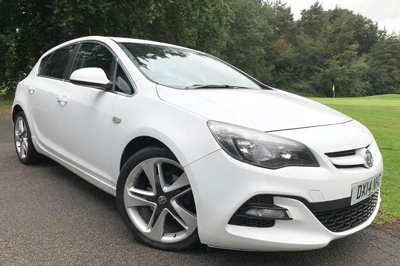 White Used 2014 Vauxhall Astra Edition Hatchback | £2,150 (Good price) - Image 1/1