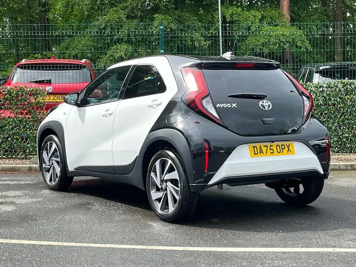 New Toyota Aygo X 72 HP (52 kW) 2025 White SUV