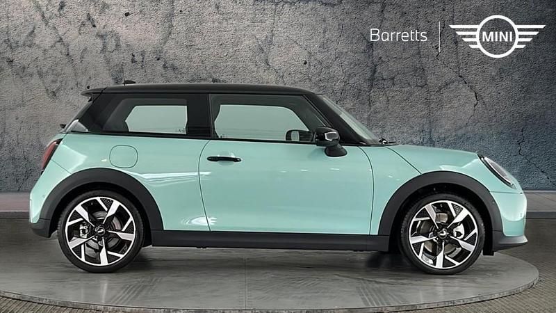 Usado Mini Cooper Hatch 154 CV (113 kW) 2024 Verde Utilitario