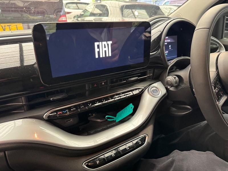 Second-hand Fiat 500e Icon 86 kW (118 CP) 2022 Negru Hatchback