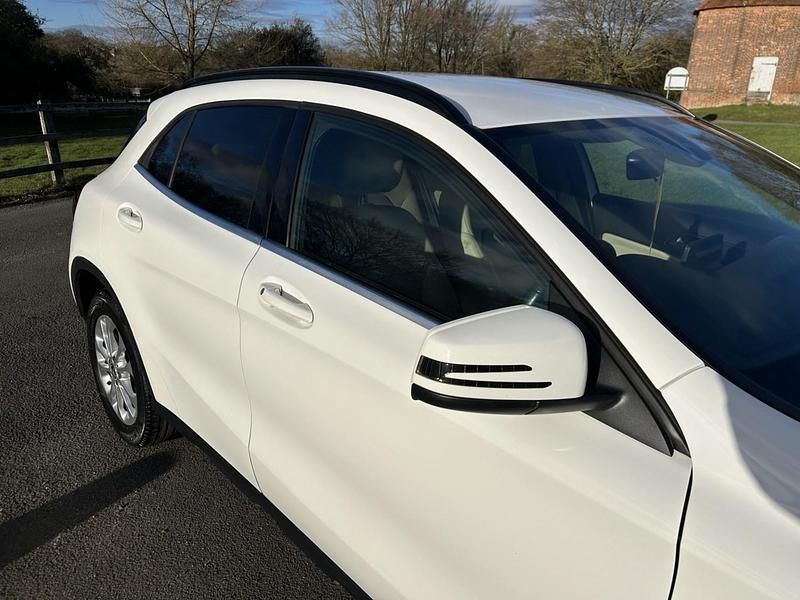 Used Mercedes GLA200 SE 156 HP (114 kW) 2018 White SUV