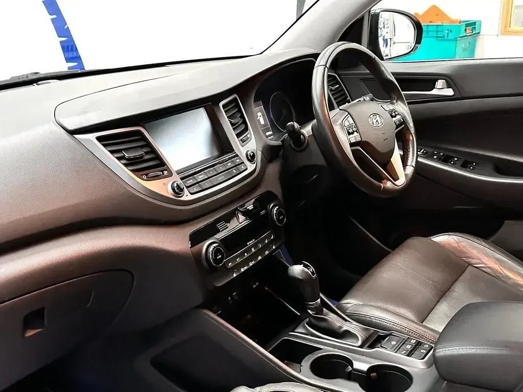 Second-hand Hyundai Tucson Premium 141 CP (103 kW) 2016 Negru SUV