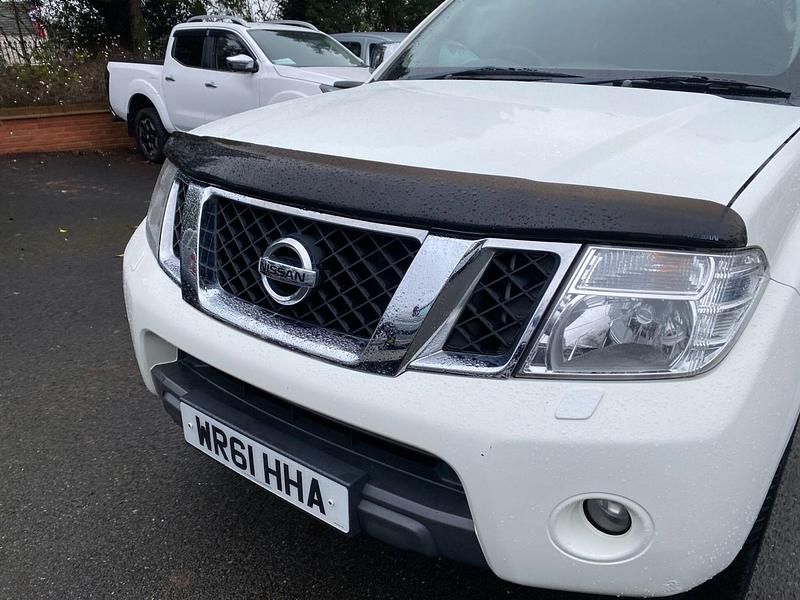 Used Nissan Navara Tekna 2011 White Pickup