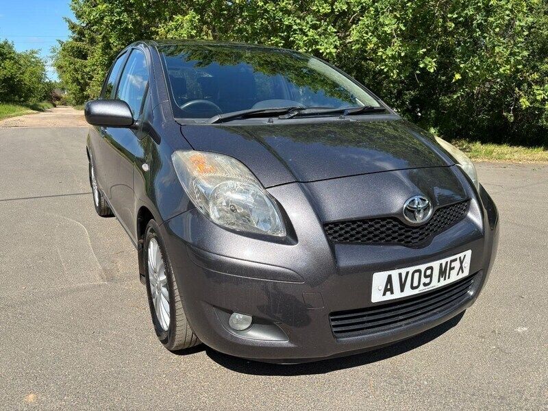 Grey Used 2009 Toyota Yaris SR Hatchback | £2,775 (Fair price) - Image 1/4