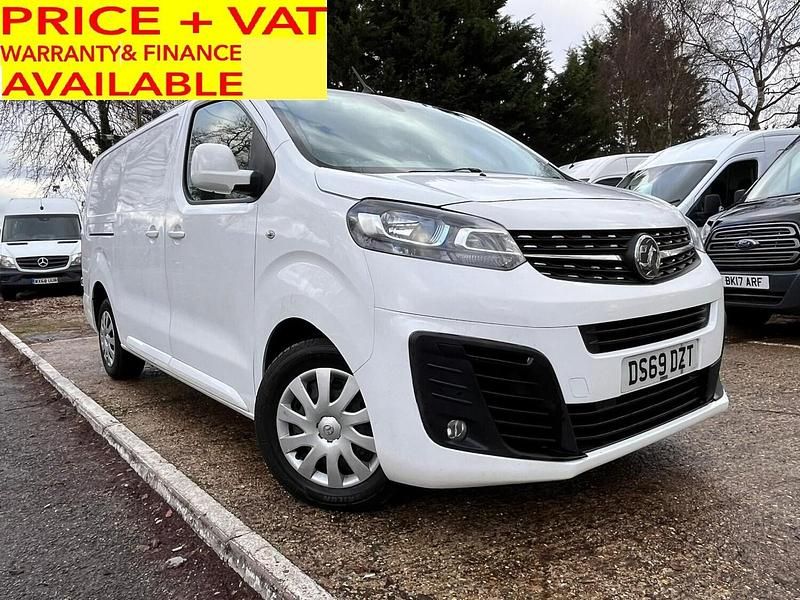 White Used 2019 Vauxhall Vivaro Sportive MPV | £6,990 (Super price) - Image 1/4