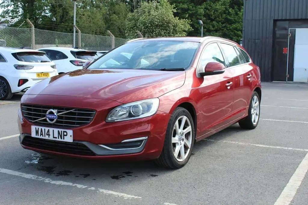 Used Volvo V60 SE Lux 2014 Red Estate