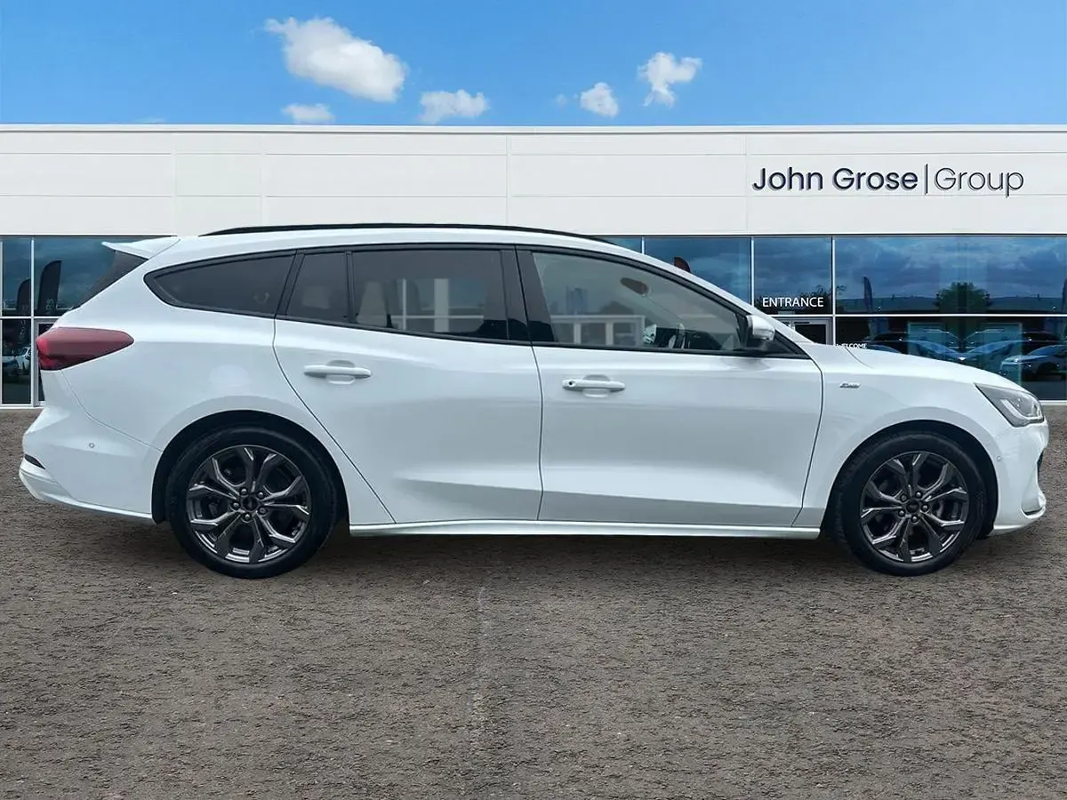 Used Ford Focus ST-Line 2024 White Estate