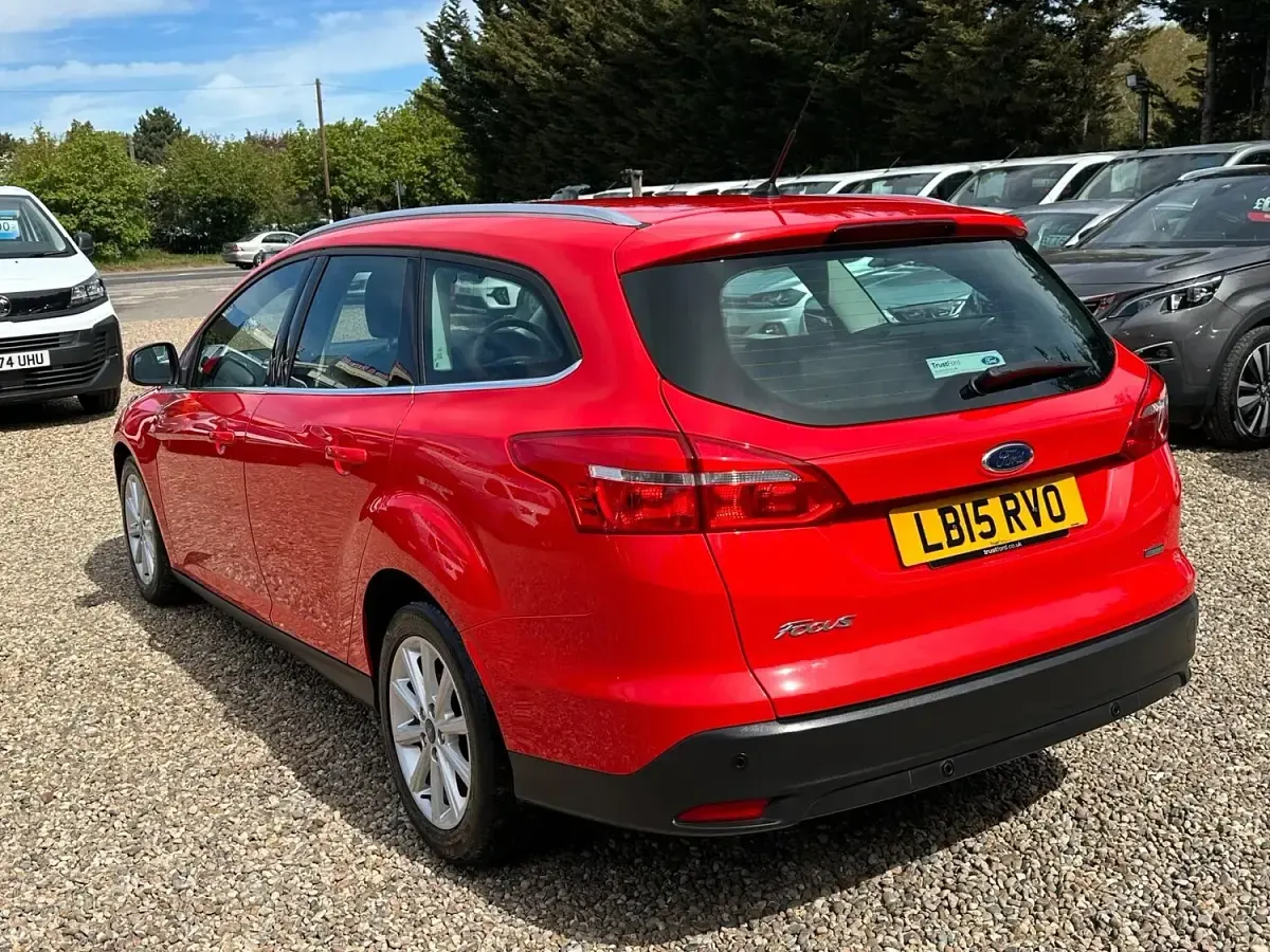 Used Ford Focus Titanium 125 HP (91 kW) 2015 Red Estate