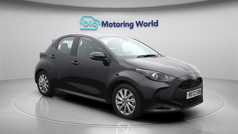 Used Toyota Yaris Hybrid 116 HP (85 kW) 2022 Black Hatchback