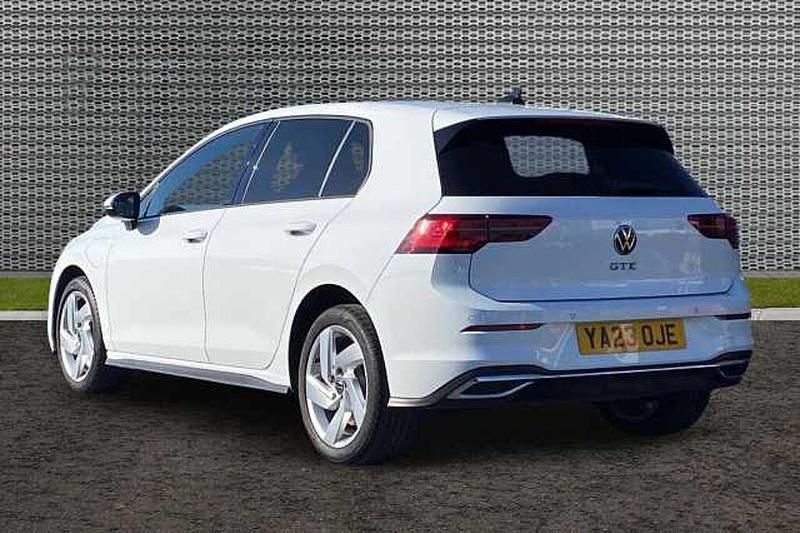 Second-hand VW Golf VIII 245 CP (180 kW) 2023