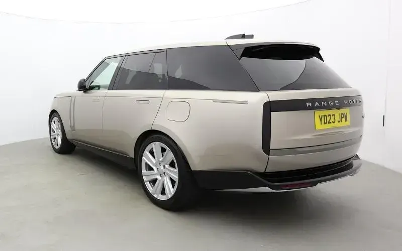 Used Land Rover Range Rover SE 441 HP (324 kW) 2023 Gold SUV