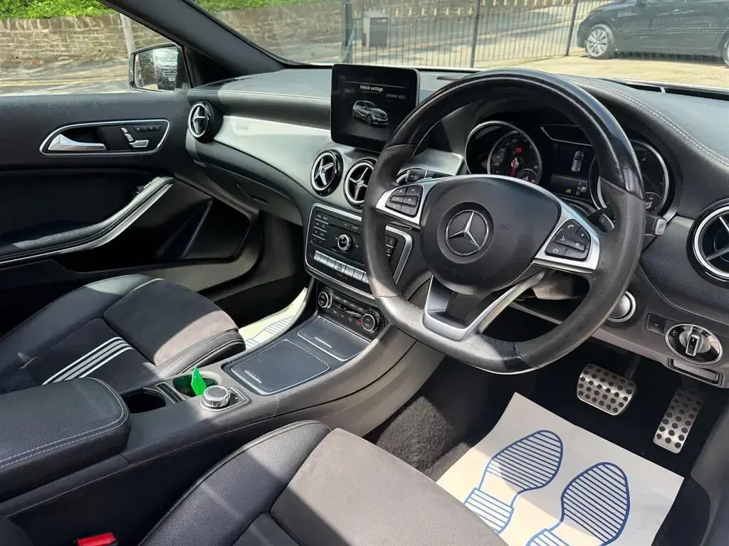 Used Mercedes A200 Premium Plus 136 HP (100 kW) 2017 White Hatchback