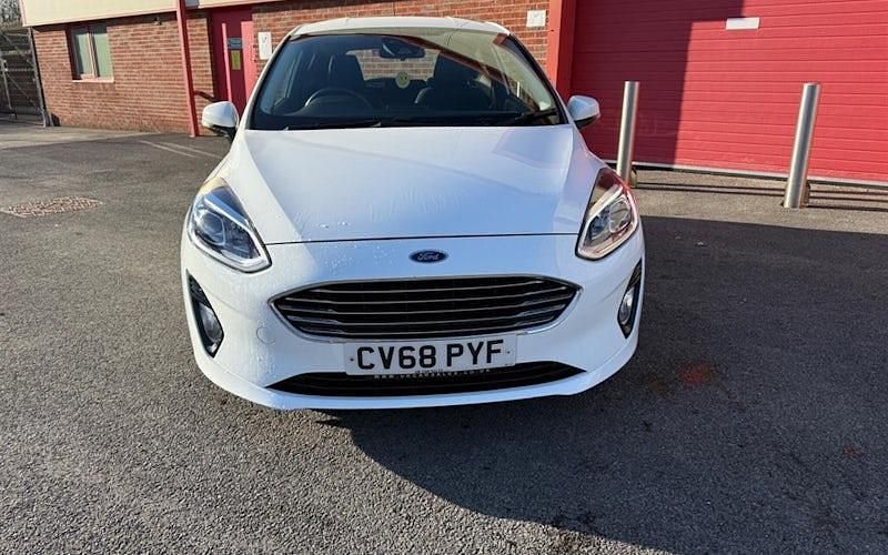 Used Ford Fiesta Zetec 101 HP (74 kW) 2018 White Hatchback