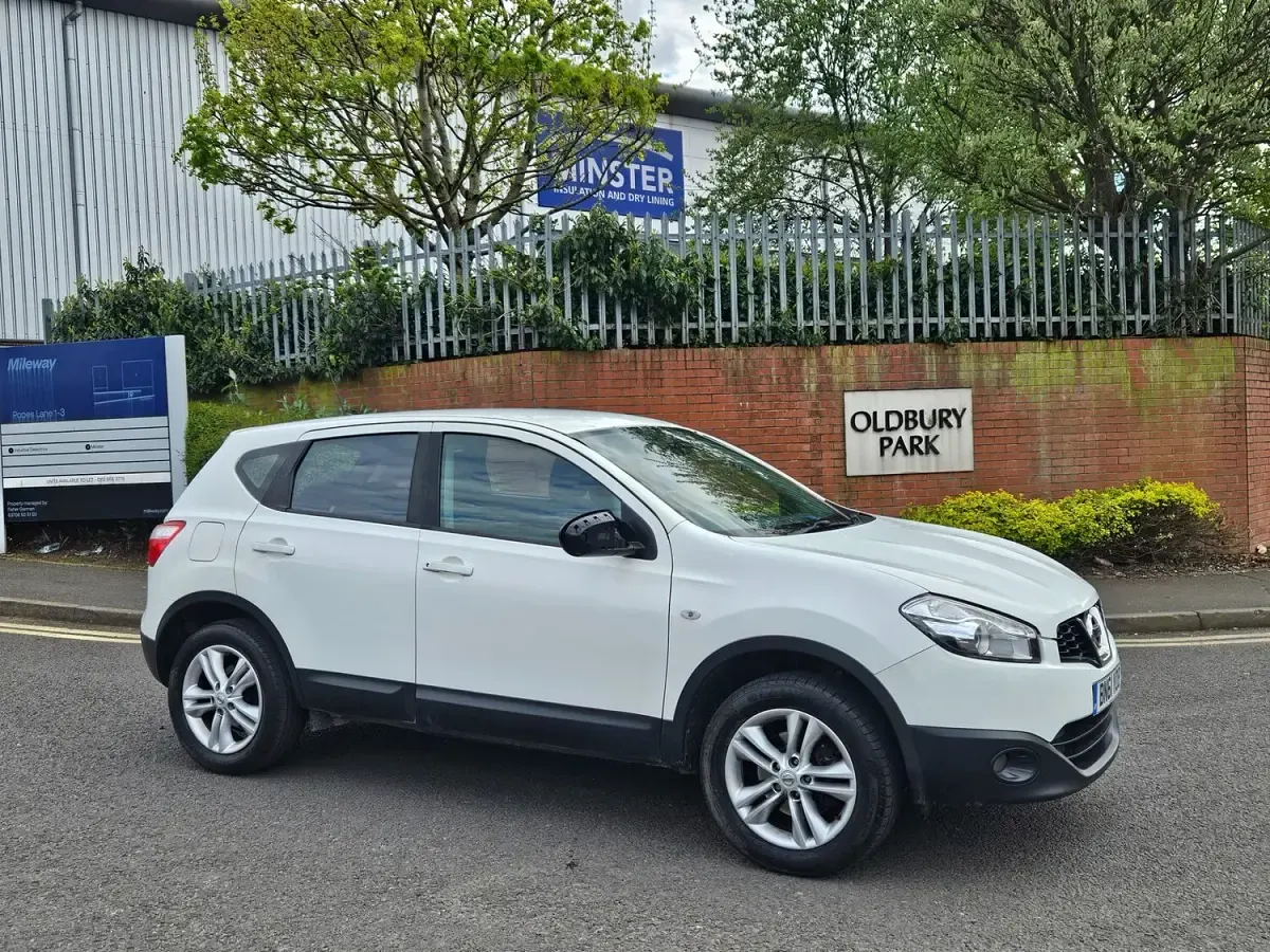 Used Nissan Qashqai Acenta 117 HP (86 kW) 2011 White SUV