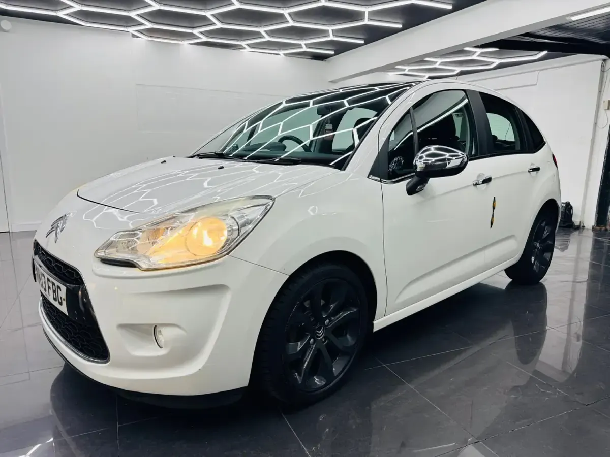 Used Citroën C3 SELECTION 110 HP (80 kW) 2013 White Hatchback