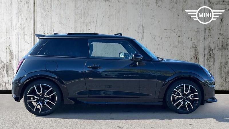 Usado Mini Cooper Hatch 113 kW (154 CV) 2025 Gris Utilitario