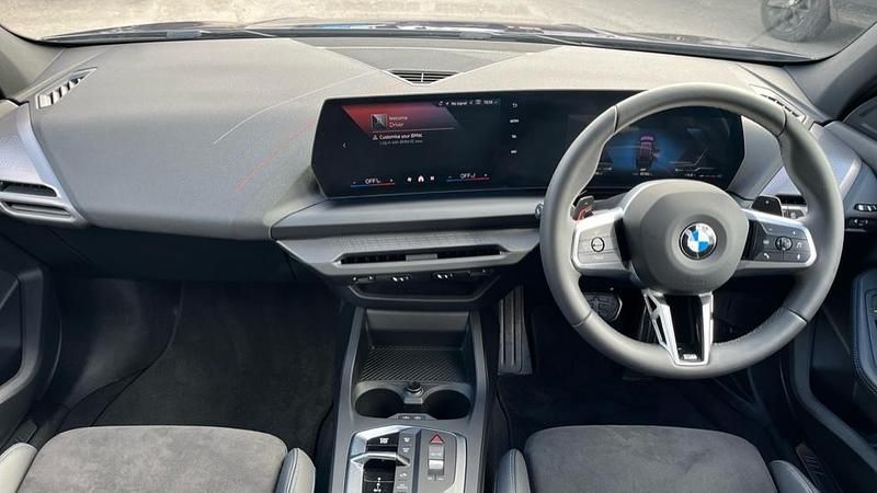 Usado BMW 120 M Sport 168 CV (123 kW) 2025 Púrpura Utilitario