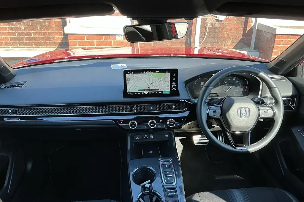 Begagnad Honda Civic Sport 2024 Röd Halvkombi