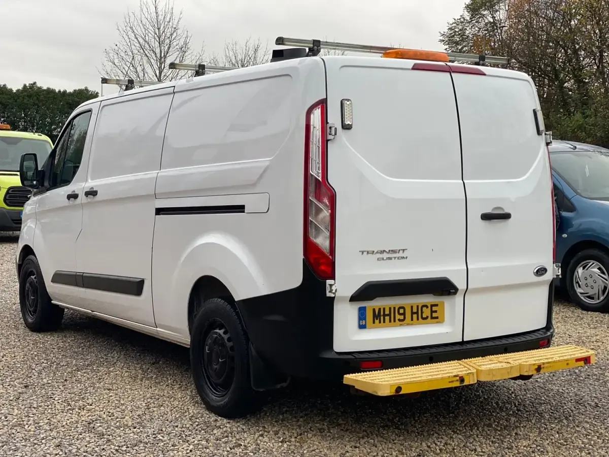 Usado Ford Transit Custom 130 HP (95 kW) 2019 Branco Van