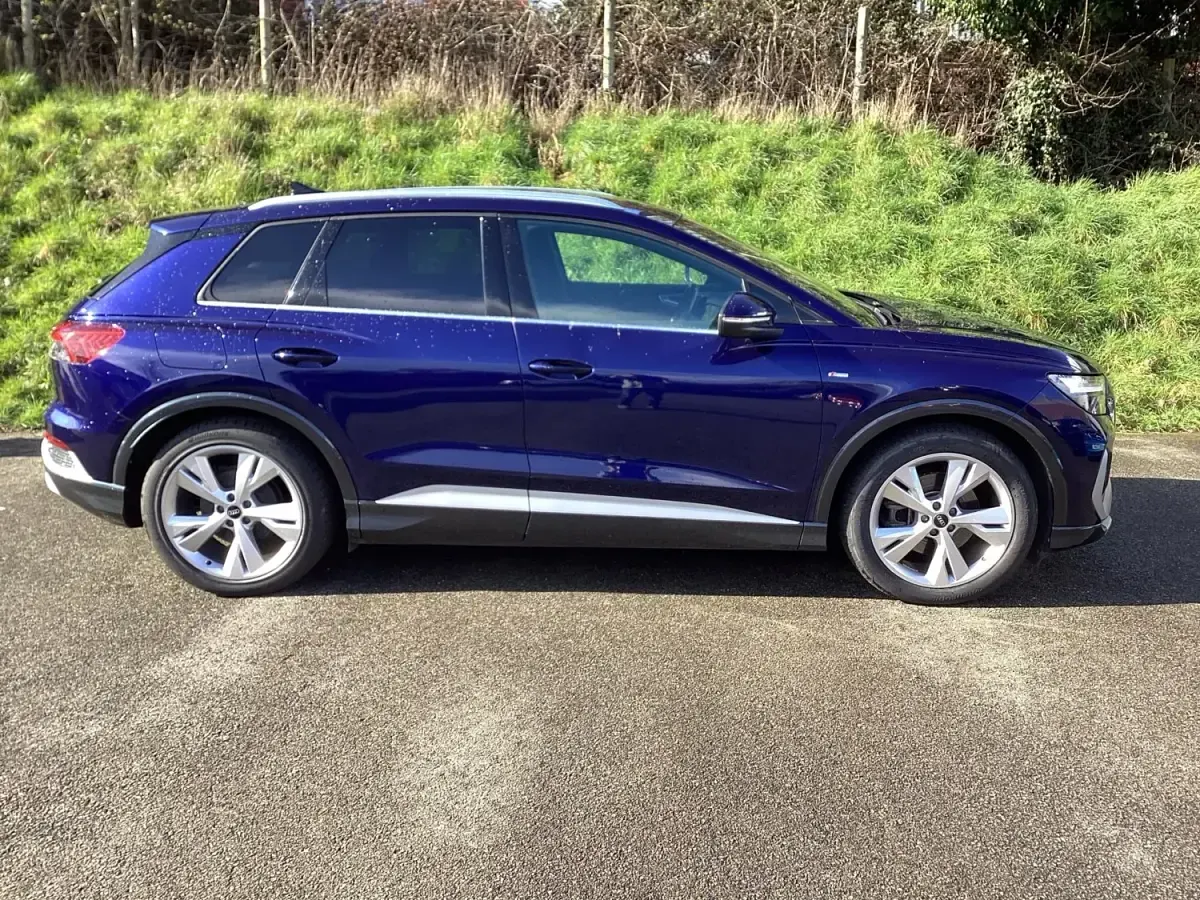 Gebraucht Audi Q4 e-tron S-Line 125 kW (170 PS) 2023 Blau SUV