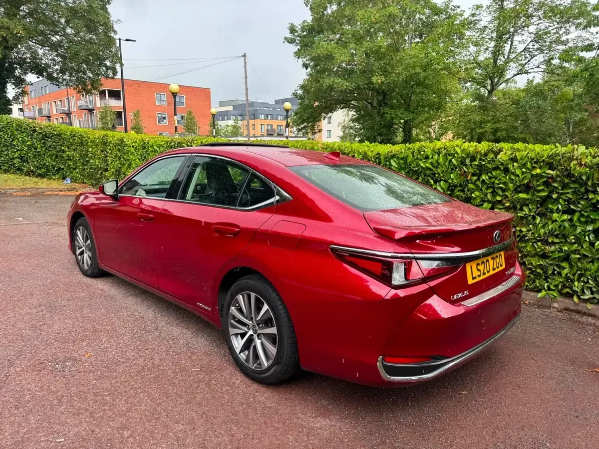 Used Lexus ES300H 218 HP (160 kW) 2020 Red Sedan
