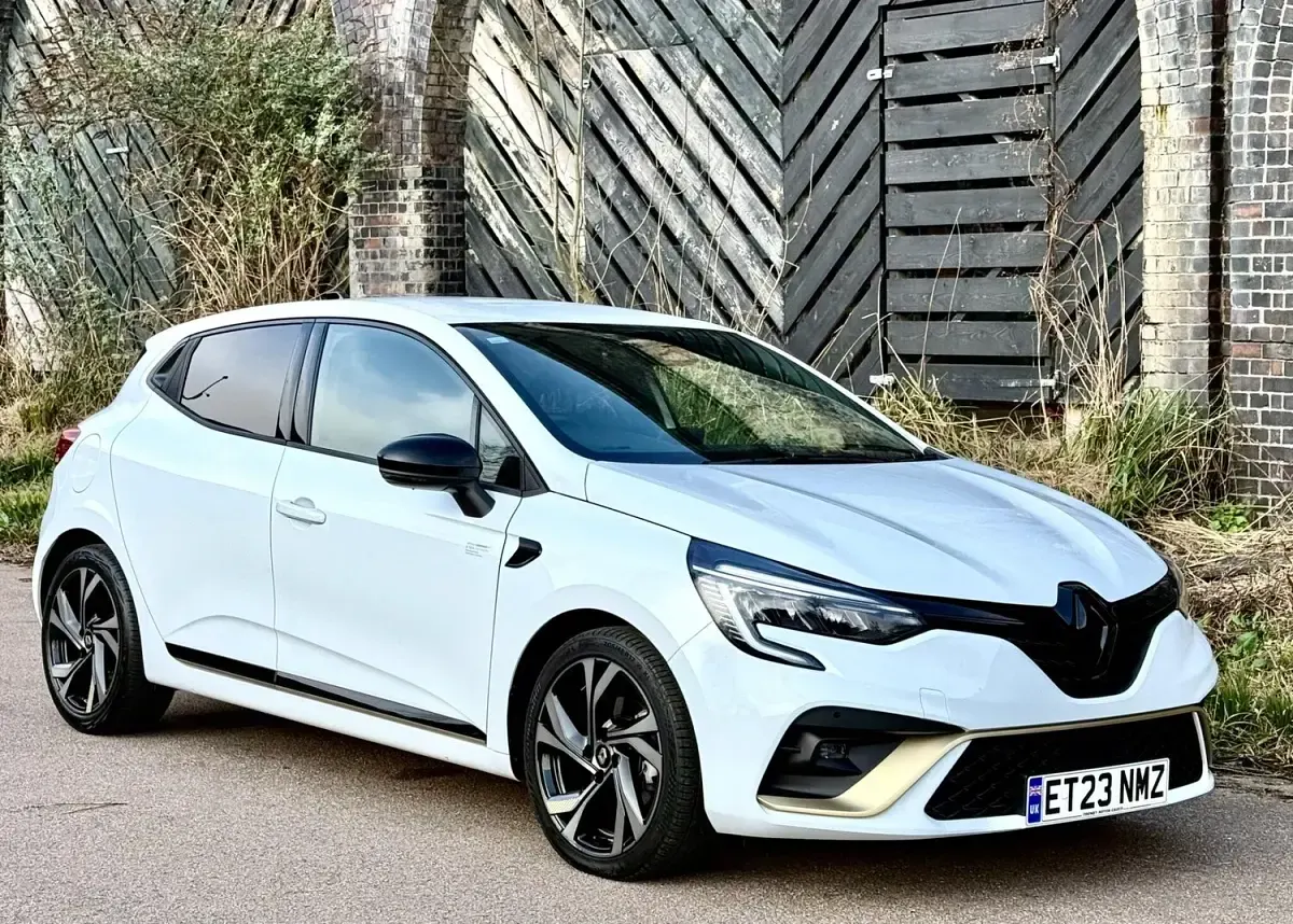 Used Renault Clio V Engineered 2023 White Hatchback