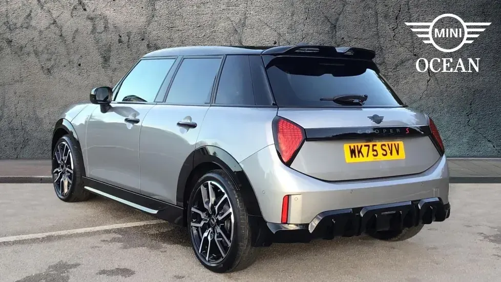 Usado Mini Cooper S Hatch 201 CV (147 kW) 2025 Plateado Utilitario