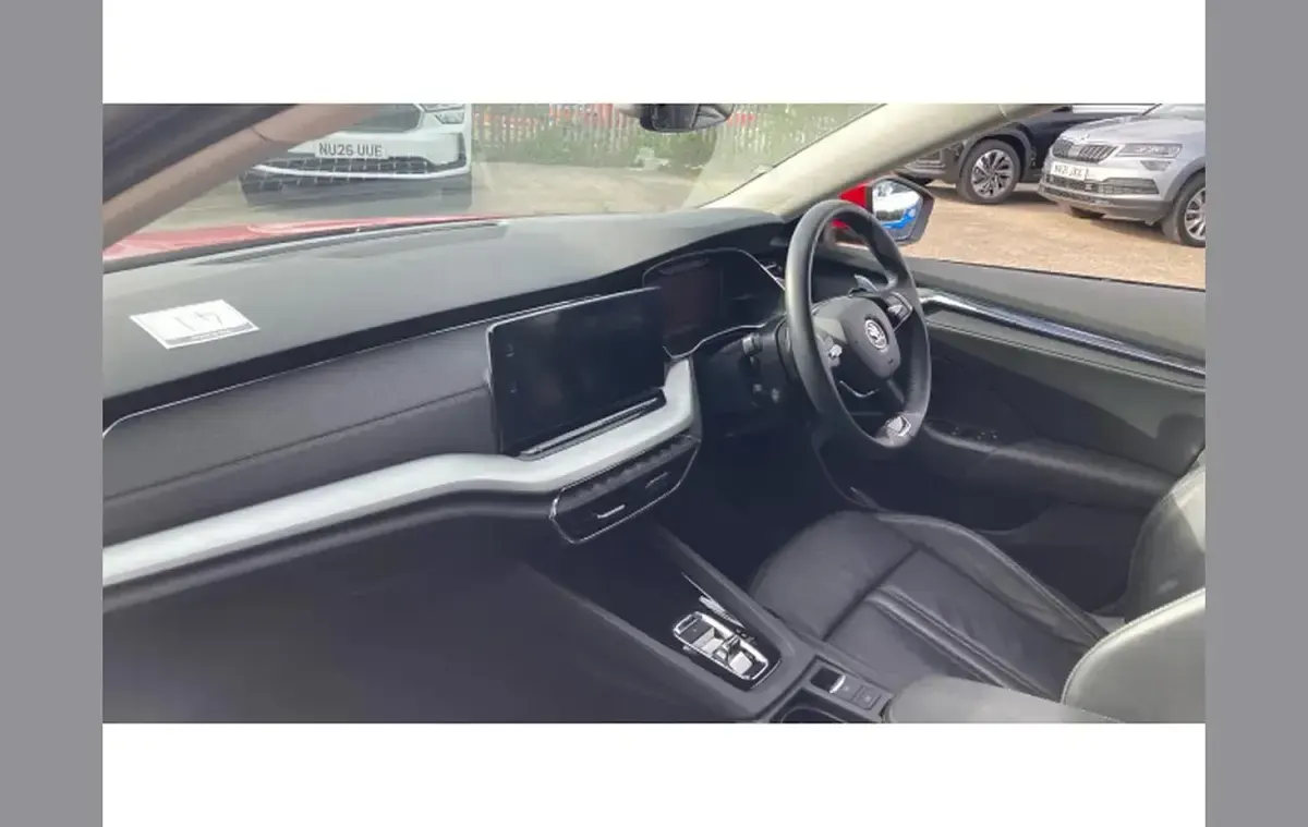 Used Skoda Octavia SE L 200 HP (147 kW) 2023 Red Estate