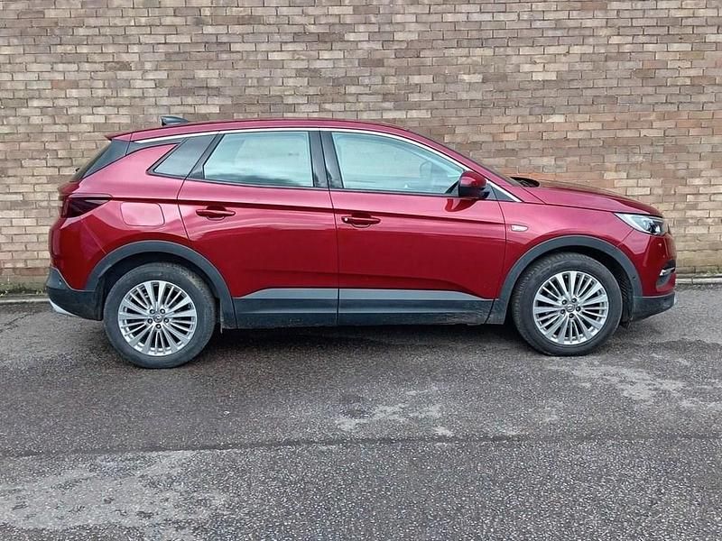 Used Vauxhall Grandland X Business Edition 130 HP (95 kW) 2019 Red SUV