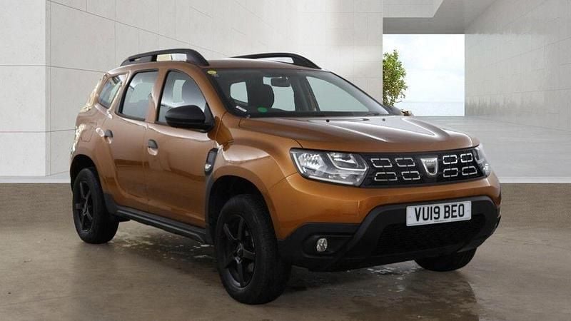 Used Dacia Duster Essentiel 114 HP (83 kW) 2019 Orange SUV