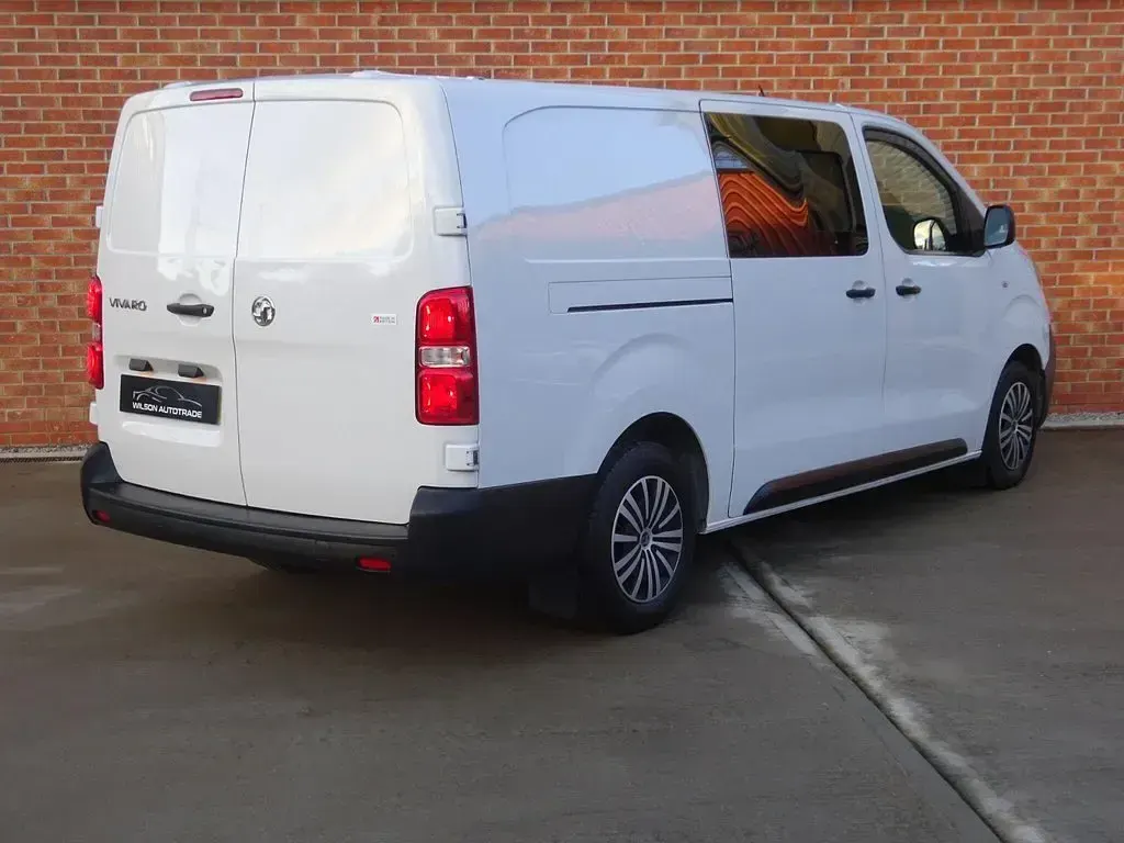 Used Vauxhall Vivaro S 100 HP (73 kW) 2022 White MPV