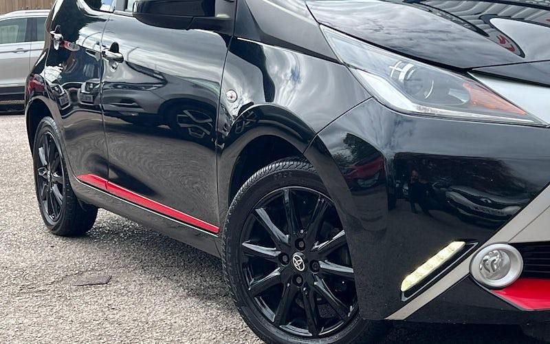 Used Toyota Aygo x-press 69 HP (50 kW) 2018 Black Hatchback
