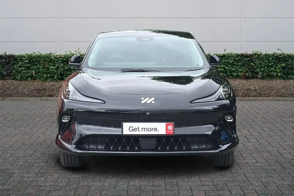 New MG IM6 Performance 553 kW (752 HP) 2026 Metallic  black pearl SUV