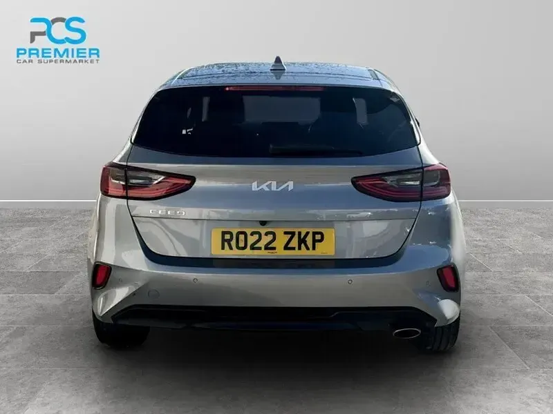 Käytetty Kia Ceed 2022 Hopea Viistoperä
